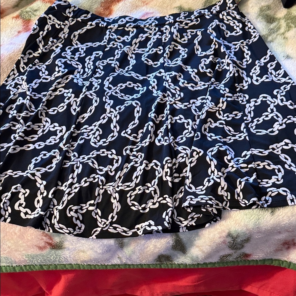 Susan Graver Black and White Chain Print Skort